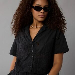American Eagle Cropped Eyelet Button-Up Shirt XS